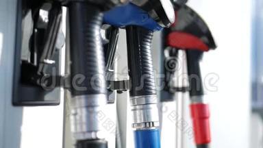 关闭石油汽油站服务-加油和加油汽车运输的概念。 加油站